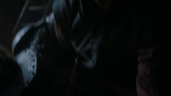 extant_GameOfThrones_4x01-TwoSwords_6110