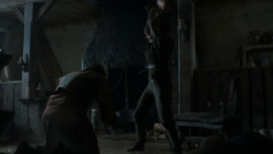 extant_GameOfThrones_4x01-TwoSwords_6130