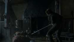 extant_GameOfThrones_4x01-TwoSwords_6135