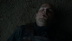 extant_GameOfThrones_4x01-TwoSwords_6172