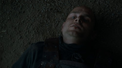 extant_GameOfThrones_4x01-TwoSwords_6181