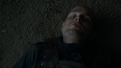 extant_GameOfThrones_4x01-TwoSwords_6183