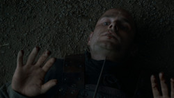 extant_GameOfThrones_4x01-TwoSwords_6199