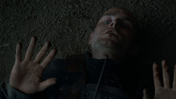 extant_GameOfThrones_4x01-TwoSwords_6200