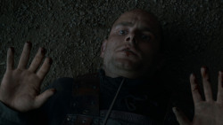 extant_GameOfThrones_4x01-TwoSwords_6207