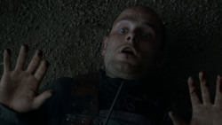 extant_GameOfThrones_4x01-TwoSwords_6209