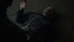 extant_GameOfThrones_4x01-TwoSwords_6217
