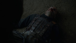 extant_GameOfThrones_4x01-TwoSwords_6237