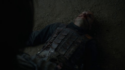 extant_GameOfThrones_4x01-TwoSwords_6238
