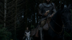 extant_GameOfThrones_4x01-TwoSwords_6255