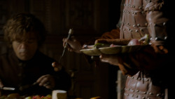 extant_GameOfThrones_4x02-TheLionAndTheRose_0276