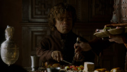 extant_GameOfThrones_4x02-TheLionAndTheRose_0280