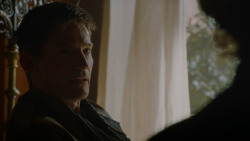 extant_GameOfThrones_4x02-TheLionAndTheRose_0395