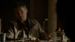 extant_GameOfThrones_4x02-TheLionAndTheRose_0441
