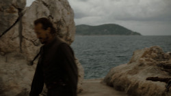extant_GameOfThrones_4x02-TheLionAndTheRose_0562