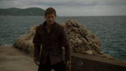 extant_GameOfThrones_4x02-TheLionAndTheRose_0625
