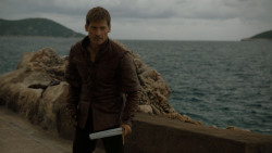 extant_GameOfThrones_4x02-TheLionAndTheRose_0627
