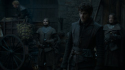 extant_GameOfThrones_4x02-TheLionAndTheRose_0699