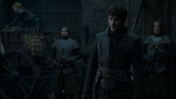 extant_GameOfThrones_4x02-TheLionAndTheRose_0700