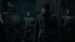 extant_GameOfThrones_4x02-TheLionAndTheRose_0701