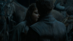 extant_GameOfThrones_4x02-TheLionAndTheRose_0715