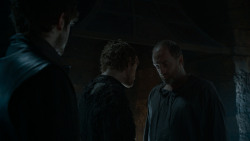 extant_GameOfThrones_4x02-TheLionAndTheRose_0810