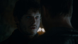extant_GameOfThrones_4x02-TheLionAndTheRose_0942