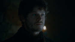 extant_GameOfThrones_4x02-TheLionAndTheRose_0977