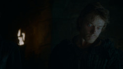 extant_GameOfThrones_4x02-TheLionAndTheRose_0986