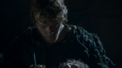 extant_GameOfThrones_4x02-TheLionAndTheRose_1046