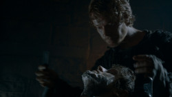 extant_GameOfThrones_4x02-TheLionAndTheRose_1065