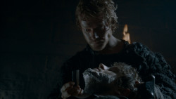 extant_GameOfThrones_4x02-TheLionAndTheRose_1069