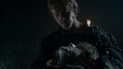 extant_GameOfThrones_4x02-TheLionAndTheRose_1070