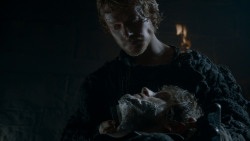 extant_GameOfThrones_4x02-TheLionAndTheRose_1071