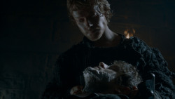 extant_GameOfThrones_4x02-TheLionAndTheRose_1072