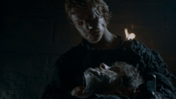 extant_GameOfThrones_4x02-TheLionAndTheRose_1073
