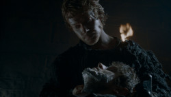 extant_GameOfThrones_4x02-TheLionAndTheRose_1075