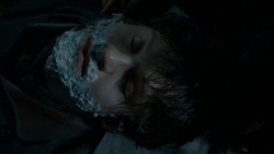 extant_GameOfThrones_4x02-TheLionAndTheRose_1077