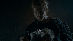 extant_GameOfThrones_4x02-TheLionAndTheRose_1086