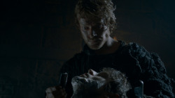 extant_GameOfThrones_4x02-TheLionAndTheRose_1089