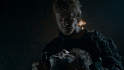 extant_GameOfThrones_4x02-TheLionAndTheRose_1090