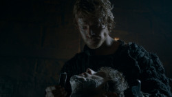 extant_GameOfThrones_4x02-TheLionAndTheRose_1091