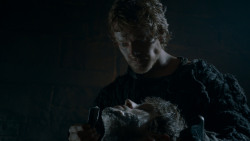 extant_GameOfThrones_4x02-TheLionAndTheRose_1092
