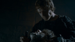 extant_GameOfThrones_4x02-TheLionAndTheRose_1093