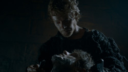 extant_GameOfThrones_4x02-TheLionAndTheRose_1096
