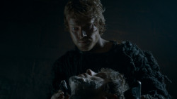 extant_GameOfThrones_4x02-TheLionAndTheRose_1115