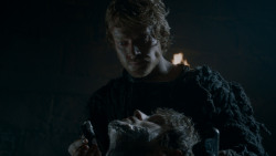 extant_GameOfThrones_4x02-TheLionAndTheRose_1118