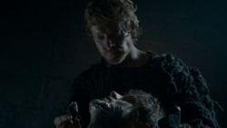 extant_GameOfThrones_4x02-TheLionAndTheRose_1119