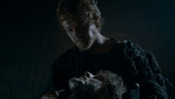 extant_GameOfThrones_4x02-TheLionAndTheRose_1121