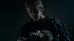 extant_GameOfThrones_4x02-TheLionAndTheRose_1124